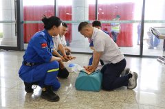 ”模仿火警逃生舱吸引了浩繁员工